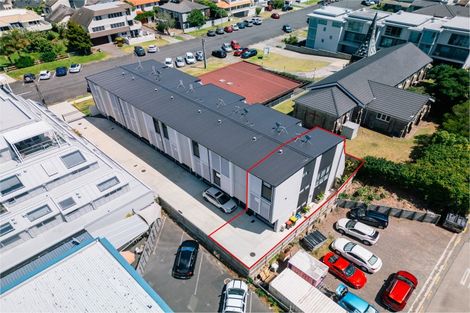 Photo of property in 8/17 Victoria Road, Mount Maunganui, 3116