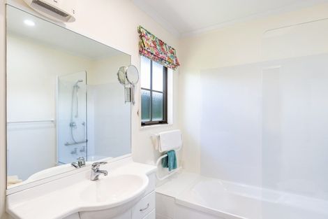 Photo of property in 33 Lakeridge Close, Rangatira Park, Taupo, 3330