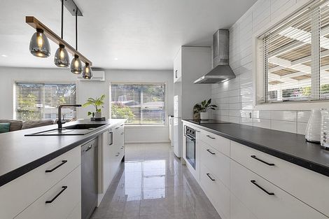 Photo of property in 1 Ross Place, Blagdon, New Plymouth, 4310