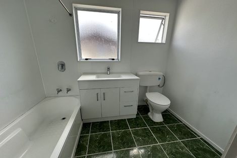 Photo of property in 4b John Walker Drive, Manurewa, Auckland, 2102