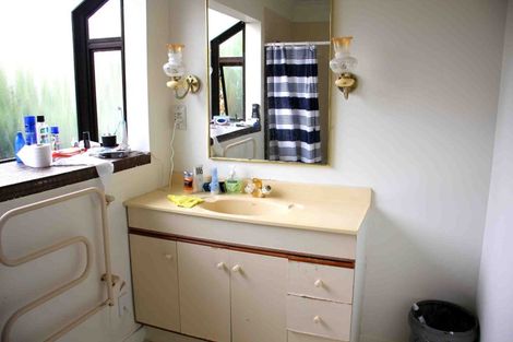 Photo of property in 20 Queen Mary Avenue, New Lynn, Auckland, 0600