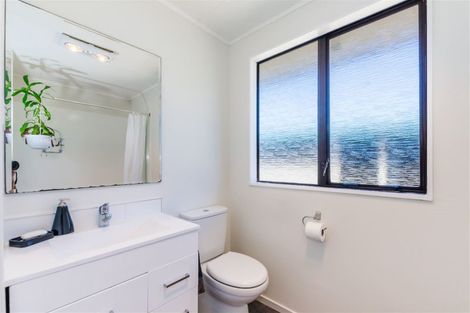 Photo of property in 35 Linwood Drive, Paraparaumu, 5032