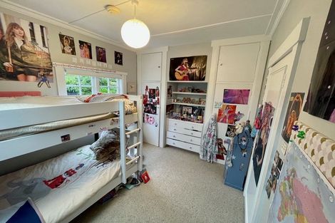 Photo of property in 10 Paisley Terrace, Karori, Wellington, 6012