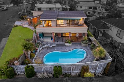 Photo of property in 1/46 Westpark Drive, West Harbour, Auckland, 0618