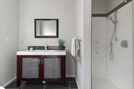 Photo of property in 11 Golf Road, New Lynn, Auckland, 0600