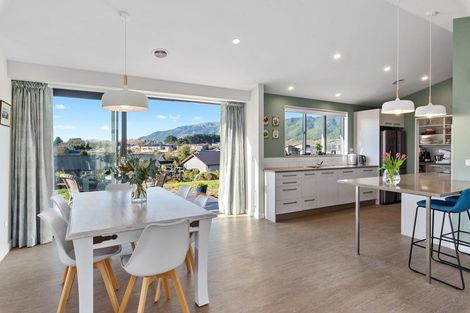 Photo of property in 48 Ferndale Drive, Waikanae, 5036