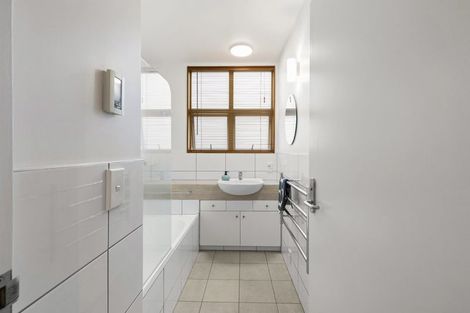 Photo of property in 83c Majoribanks Street, Mount Victoria, Wellington, 6011