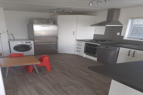 Photo of property in 9 Meadowood Drive, Unsworth Heights, Auckland, 0632