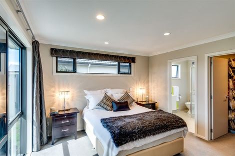 Photo of property in 34 Orotu Drive, Poraiti, Napier, 4112