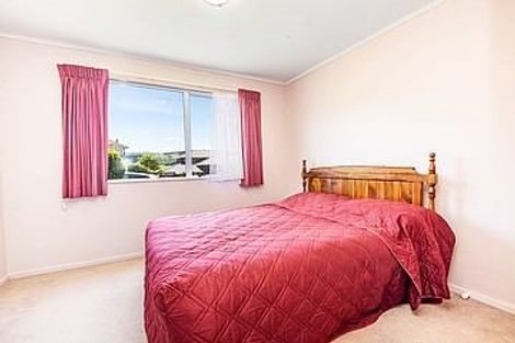 Photo of property in 20 Ordley Grove, Tawa, Wellington, 5028
