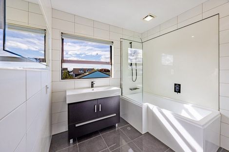 Photo of property in 48 Spriggs Crescent, Greenmeadows, Napier, 4112