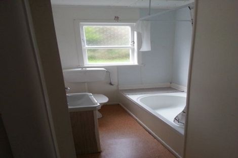 Photo of property in 12 Huntingdon Street, Northland, Wellington, 6012