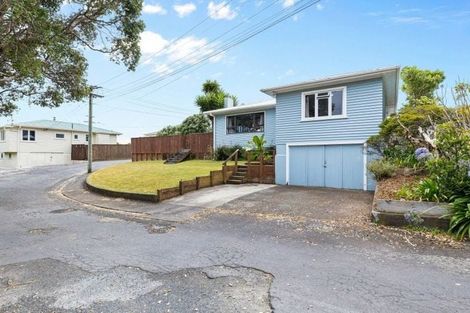 Photo of property in 13 York Crescent, Westown, New Plymouth, 4310