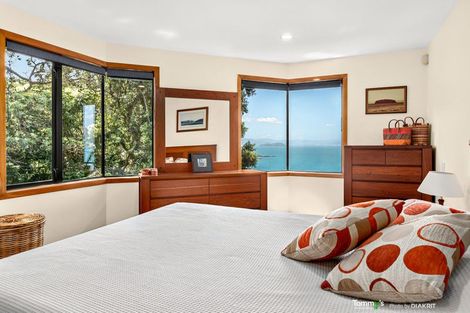 Photo of property in 20 Napier Street, Karaka Bays, Wellington, 6022