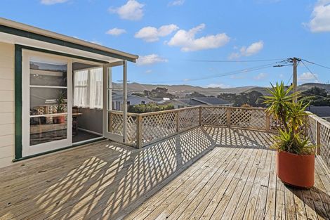 Photo of property in 3 Terrance Grove, Paparangi, Wellington, 6037