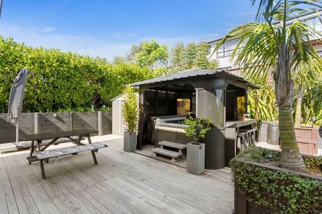 Photo of property in 13 Eastview Crescent, Stanmore Bay, Whangaparaoa, 0932