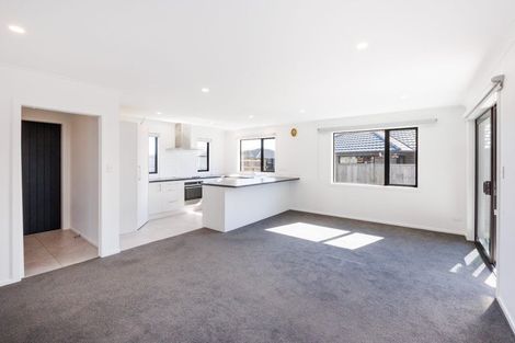 Photo of property in 26 Sardinia Grove, Fitzherbert, Palmerston North, 4410