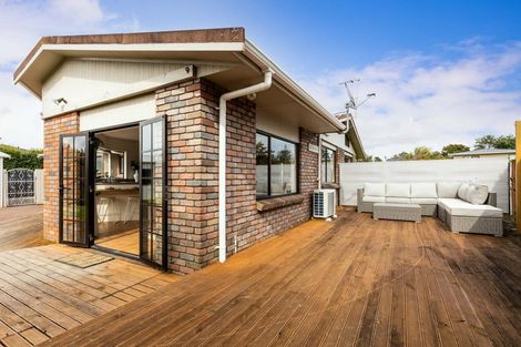 Photo of property in 42 Heta Road, Highlands Park, New Plymouth, 4312