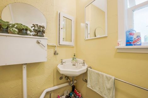 Photo of property in 10 The Rigi, Northland, Wellington, 6012