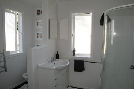 Photo of property in 25 Rua Street, Lyall Bay, Wellington, 6022