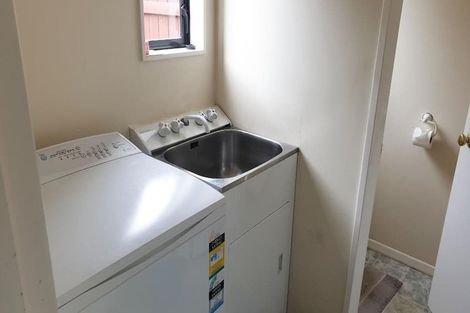 Photo of property in 164a Newlands Road, Newlands, Wellington, 6037