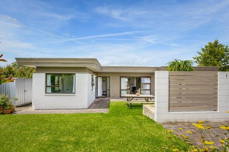 Photo of property in 1/262 Don Buck Road, Massey, Auckland, 0614