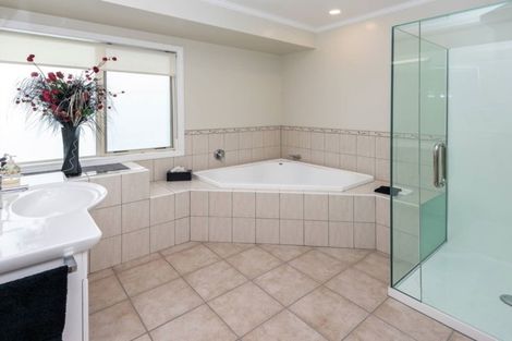 Photo of property in 7 Magilligan Close, East Tamaki Heights, Auckland, 2016