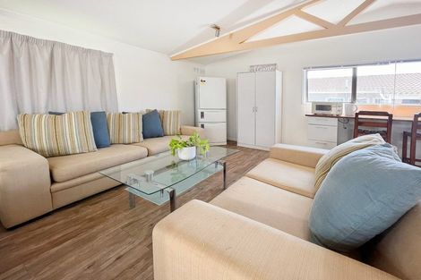 Photo of property in 14 Merida Place, Unsworth Heights, Auckland, 0632