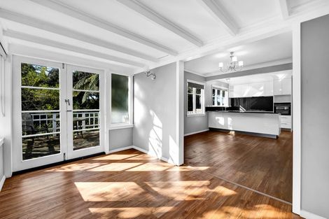 Photo of property in 402 South Road, Hawera, 4674