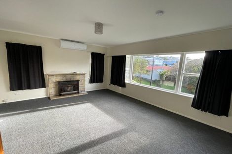 Photo of property in 9 Bellringer Crescent, Newlands, Wellington, 6037