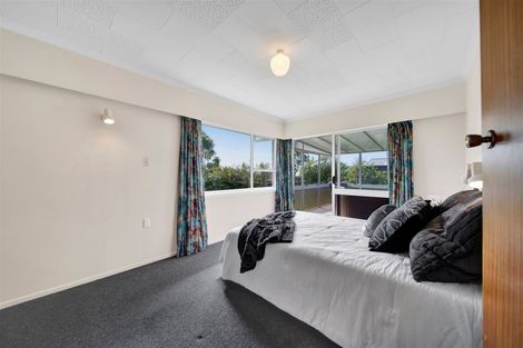 Photo of property in 43 Nevada Drive, Merrilands, New Plymouth, 4312
