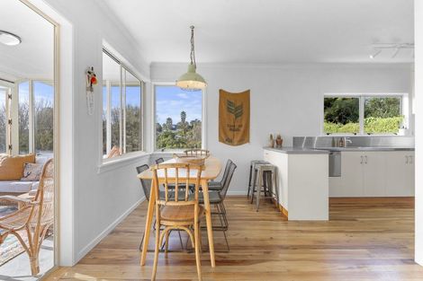 Photo of property in 37 Mcfarlane Street, Oakura, 4314