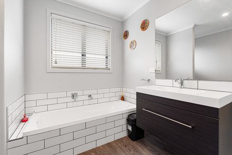 Photo of property in 15 Admiralty Drive, Haruru, 0204