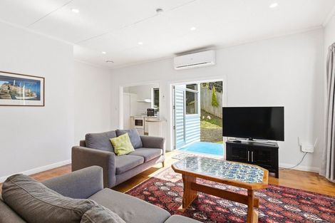 Photo of property in 15 Romney Square, Tawa, Wellington, 5028