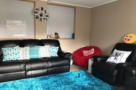 Photo of property in 2/15 Lancelot Place, Glenfield, Auckland, 0629