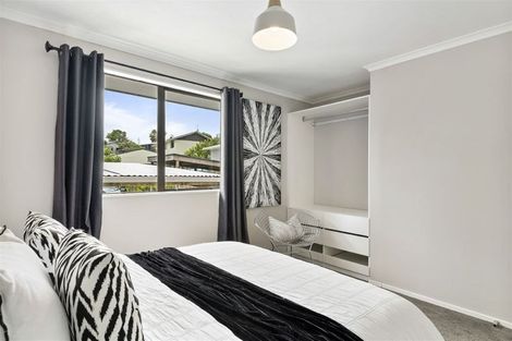 Photo of property in 2/14 Moxham Grove, Massey, Auckland, 0614