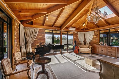 Photo of property in 17 Maygrove Drive, Orewa, 0931