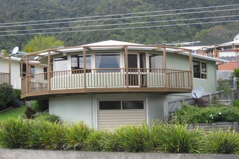 Photo of property in 4/1 Waikawa Road, Picton, 7220