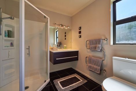 Photo of property in 5 Levi Place, Kelvin Grove, Palmerston North, 4414
