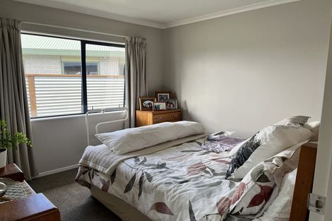 Photo of property in 32 Somerset Crescent, Highbury, Palmerston North, 4412