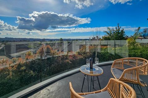 Photo of property in 8 Oak View Terrace, Schnapper Rock, Auckland, 0632