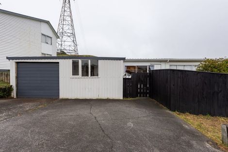 Photo of property in 7 Chetwode Grove, Newlands, Wellington, 6037