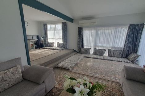 Photo of property in 33 Patts Avenue, Glendene, Auckland, 0602