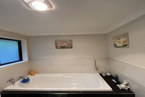 Photo of property in 33 Ripple Grove, Waiuku, 2123