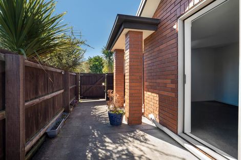Photo of property in 17 Picton Avenue, Riccarton, Christchurch, 8011