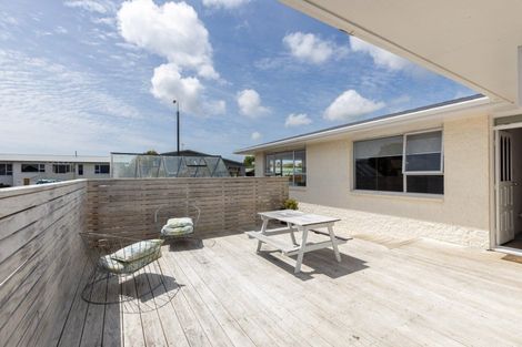 Photo of property in 17 Longview Drive, Merrilands, New Plymouth, 4312