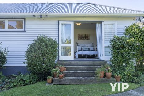 Photo of property in 10 Turville Crescent, Newlands, Wellington, 6037