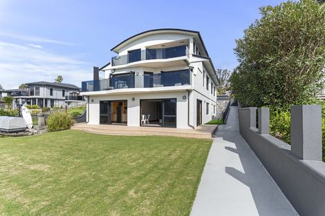 Photo of property in 1 Arden Place, Oakura, 4314