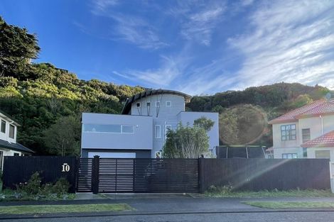 Photo of property in 10 Waterhouse Drive, Brooklyn, Wellington, 6021