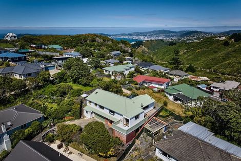 Photo of property in 20 Lyndfield Lane, Newlands, Wellington, 6037